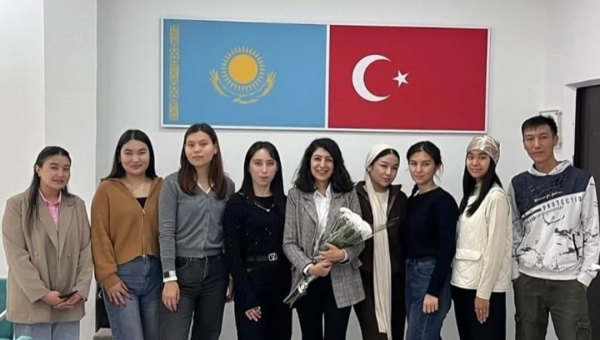 BÖLÜMÜMÜZDEN KAZAKİSTAN’A EĞİTİM DESTEĞİ: KARAGANDA’DA TÖMER ŞUBESİ AÇILDI