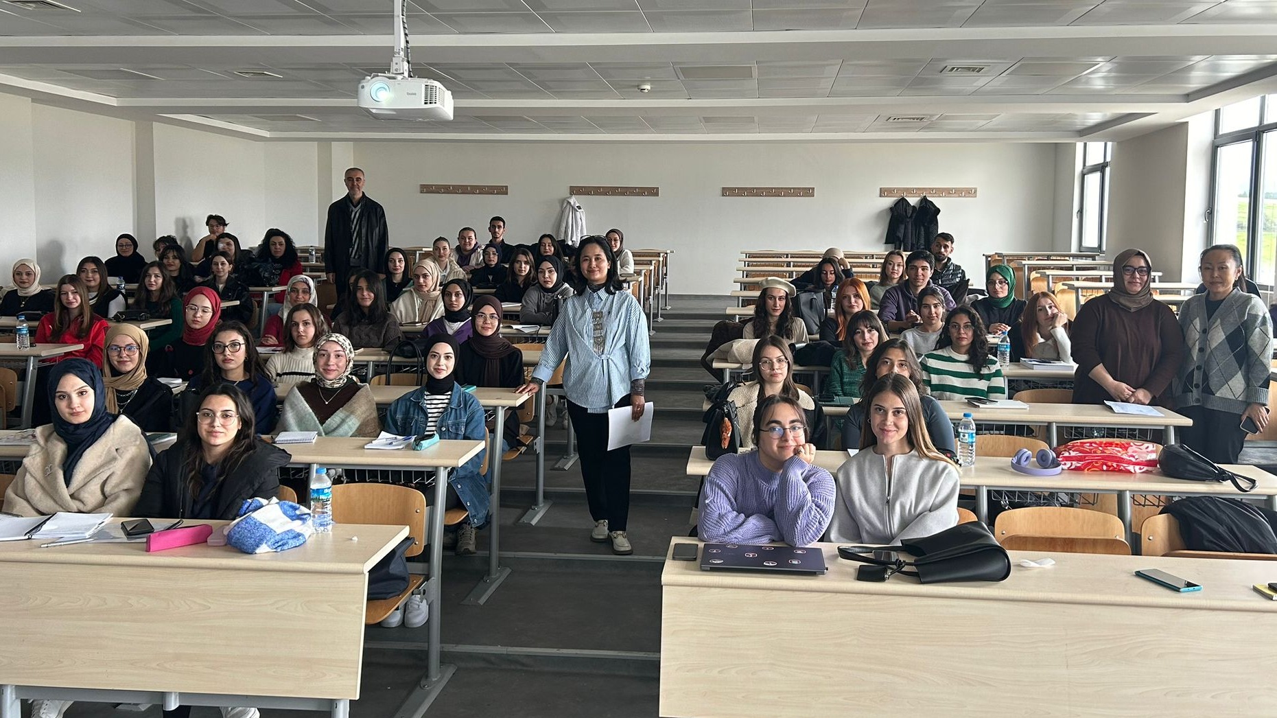 Karagandı Buketov Üniversitesi'nden Indira Akhmetova “Kazakistan’da Gönüllülük Girişimleri: Sosyal Analiz” Konulu Seminer Verdi.