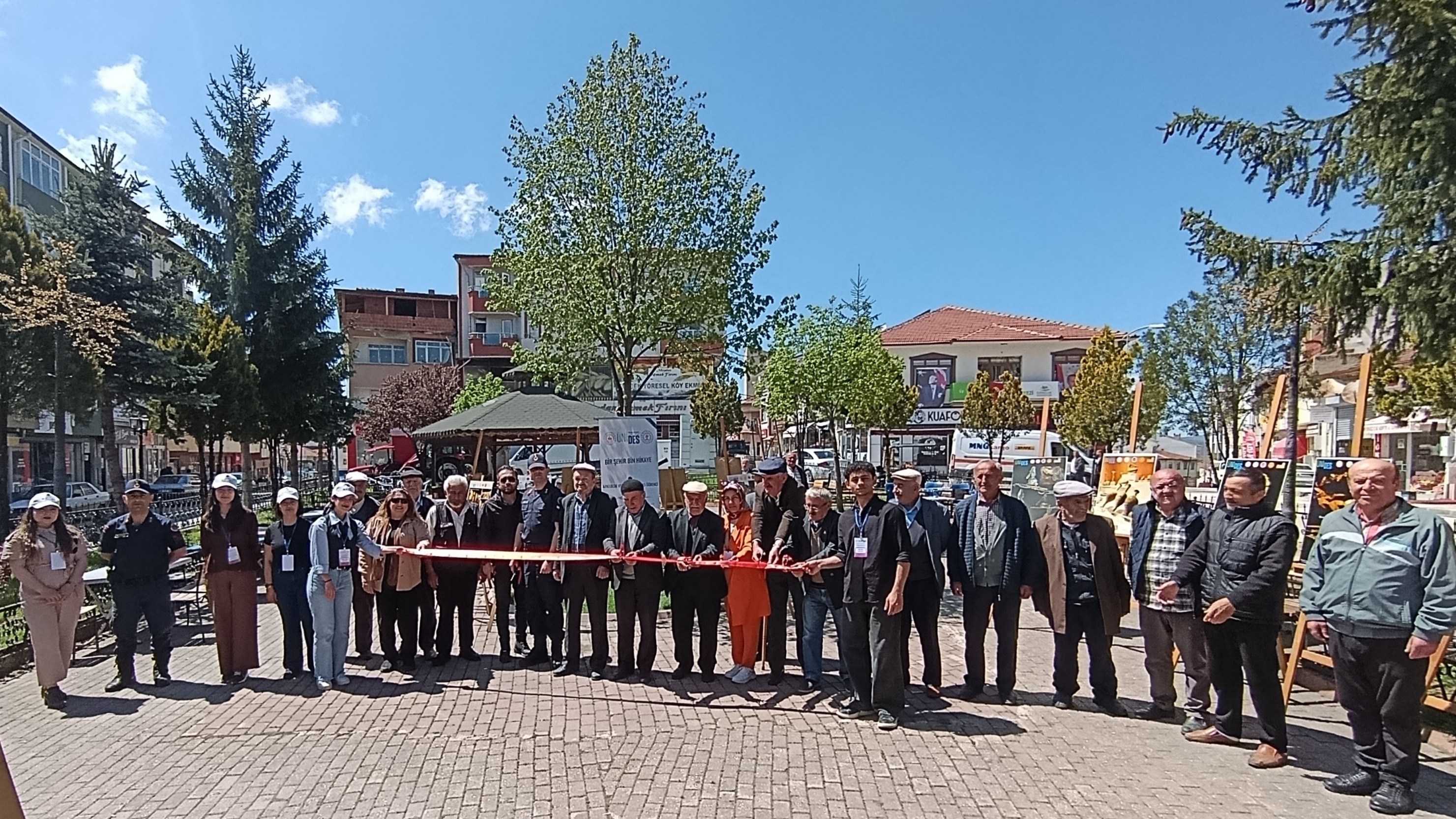 ARKÜMİT’in ÜNİDES 6. Dönem Projesi, “Bir Şehir, Bin Hikaye” Adlı Fotoğraf Sergisinin Üçüncüsü Devrekani İlçesinde 7’den 70’e Herkesin İlgisini Topladı