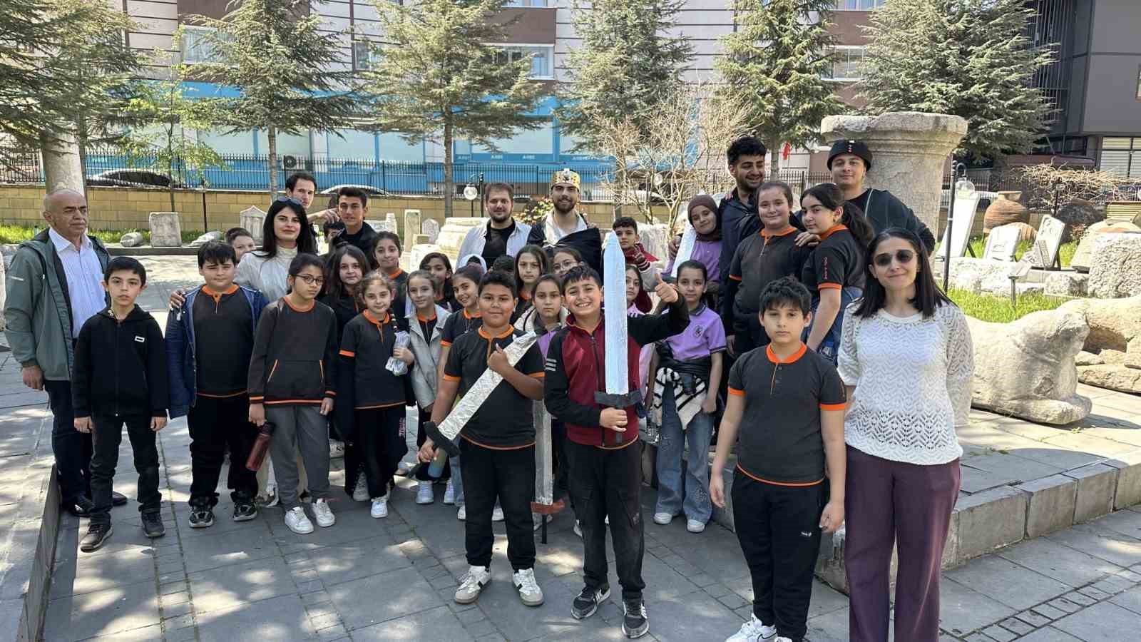“Tarih’e Saygı, Geleceğe Umut” Projesi İlkokul Öğrencilerini Tarih ve Arkeolojiyle Buluşturdu