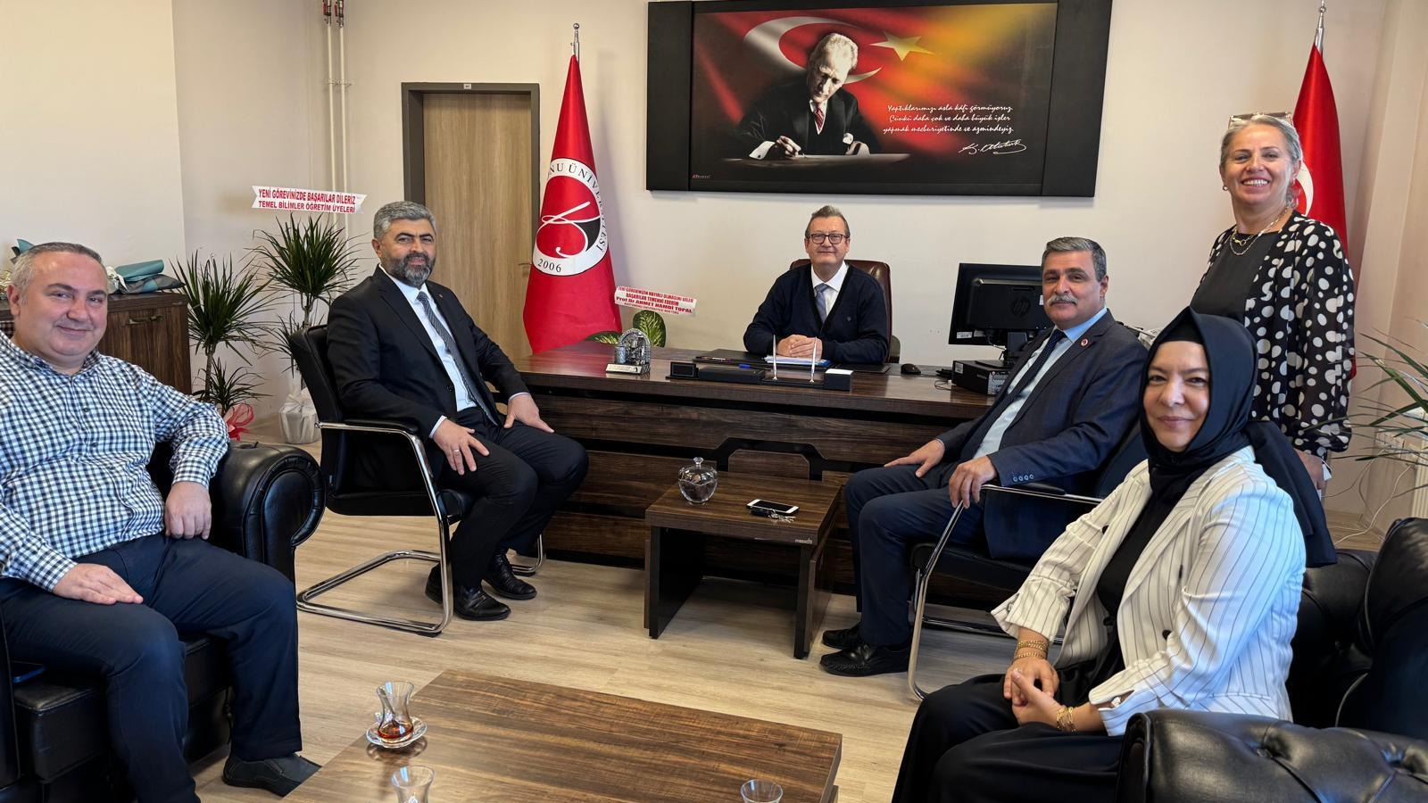 Dekan ve Dekan Yardımcısı Hocalarımız Tıp Fakültesi Dekanı Prof. Dr. Ahmet Avcı'yı Makamında Ziyaret Ettiler