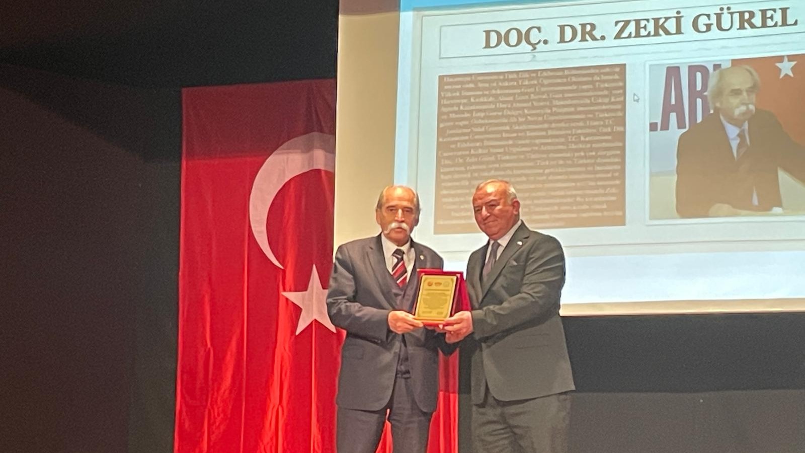 Yılın Bilim İnsanı Kariyer Onur Ödülü, Öğretim Üyemiz Doç. Dr. Zeki Gürel'in Oldu.