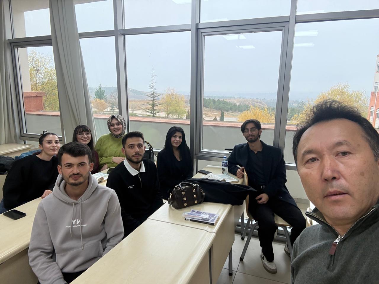 KAZAKİSTANLI MİSAFİR ÖĞRETİM ÜYEMİZİN GÖREV SÜRESİ TAMAMLANDI
